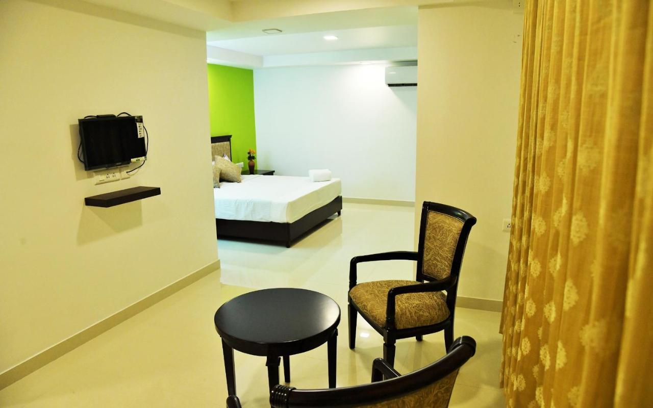 Temple Plaza Kochi Hotel Chottanikara Exterior foto